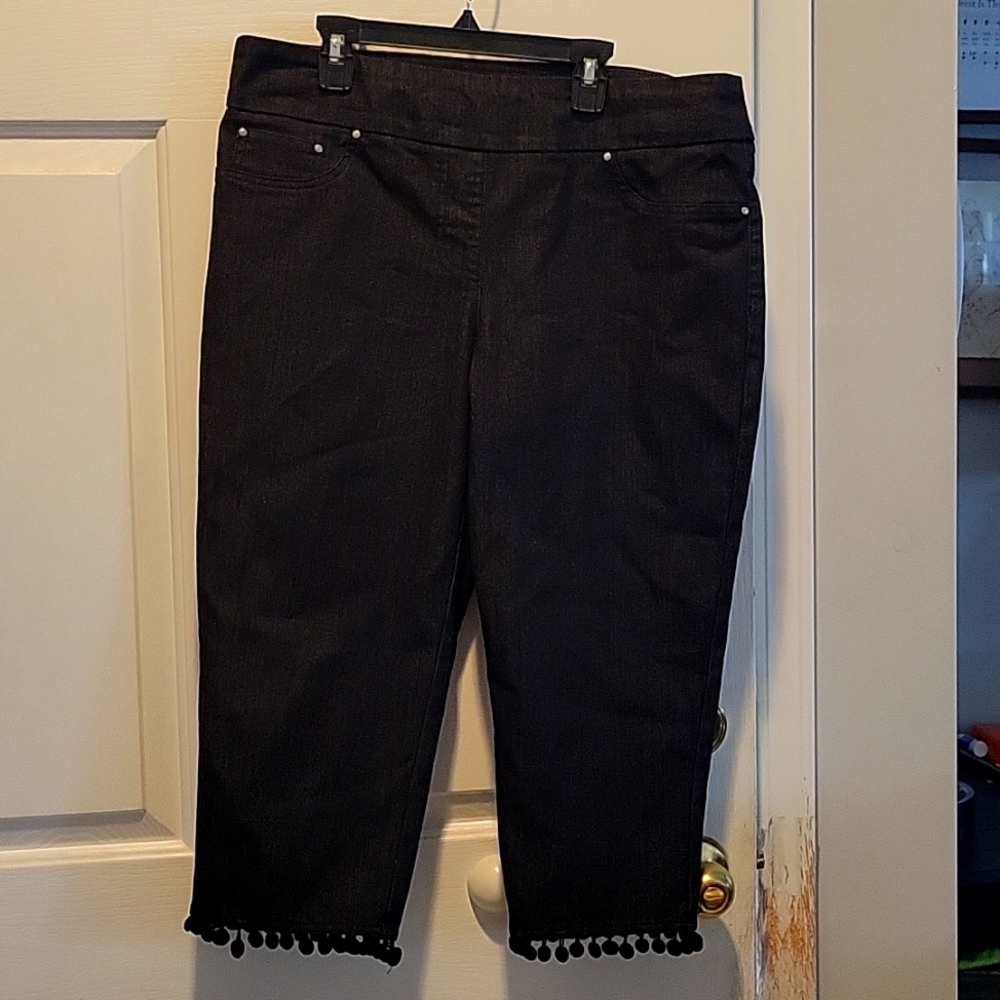 Black denim Capri pants